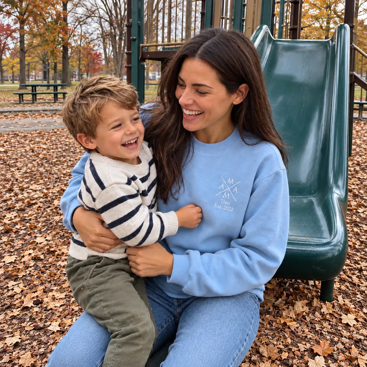 "Mama Crossedâ - Personalisiertes Sweatshirt mit Kindernamen und Datum