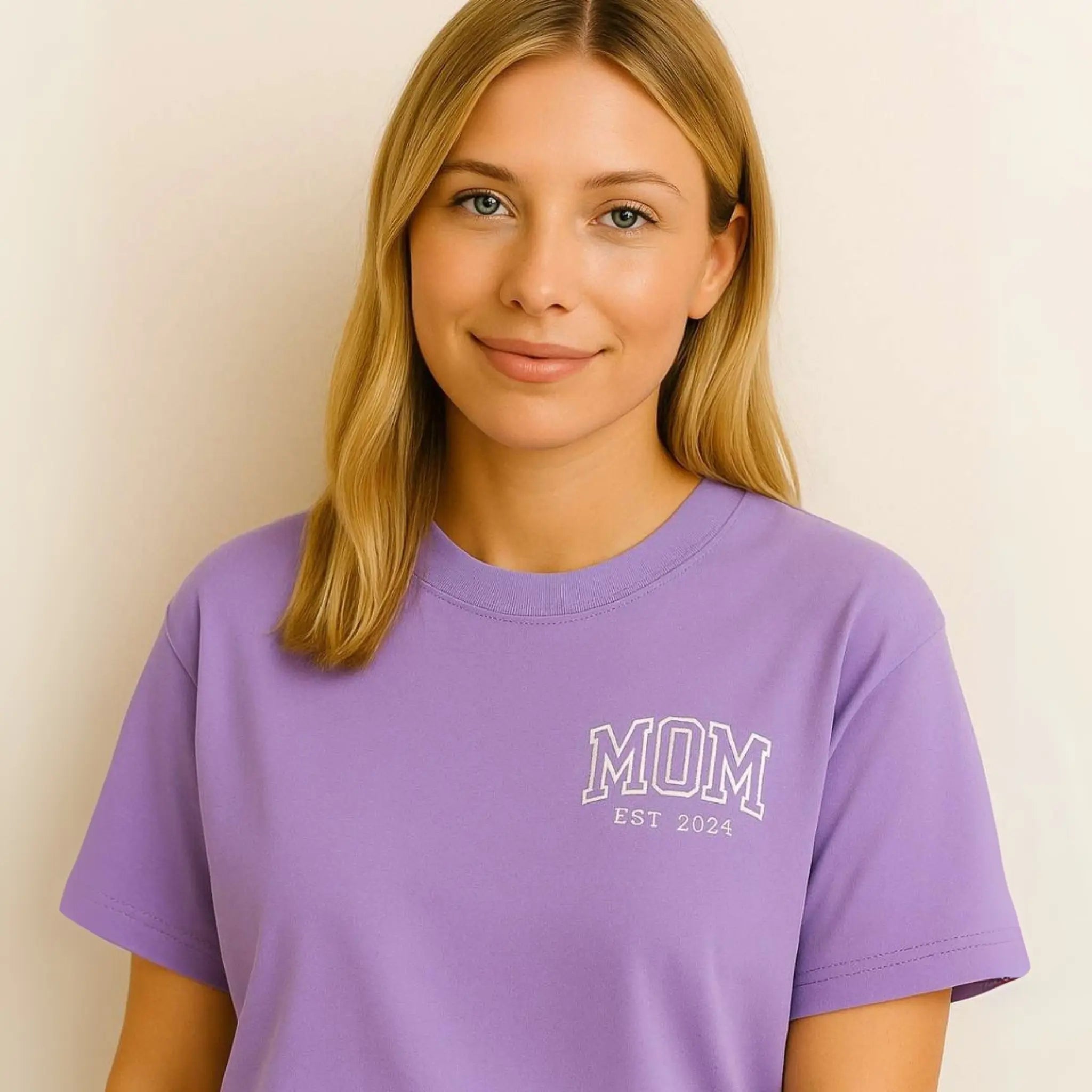 “MOM” - Personalisiertes Heavy Cotton T-Shirt